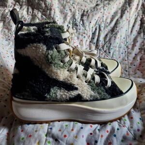 Steve Madden Women’s Shaft Camouflage Lace Up High Top Sneakers Size US 8.00 W.